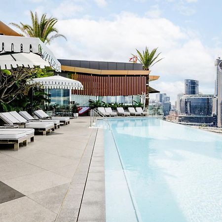 Emporium Hotel South Bank Brisbane Luaran gambar The rooftop pool at The Standard, Bangkok