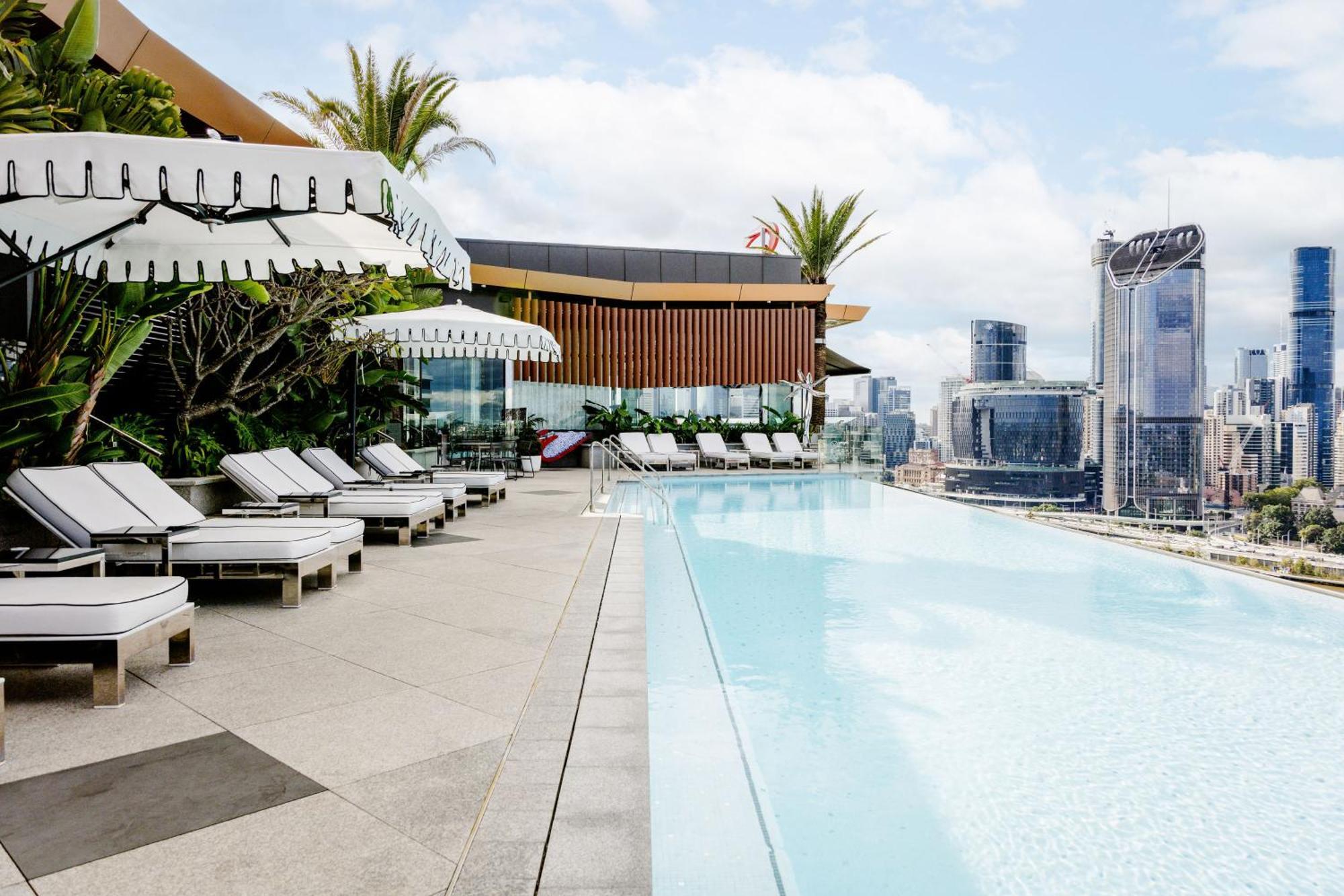 Emporium Hotel South Bank Brisbane Luaran gambar The rooftop pool at The Standard, Bangkok